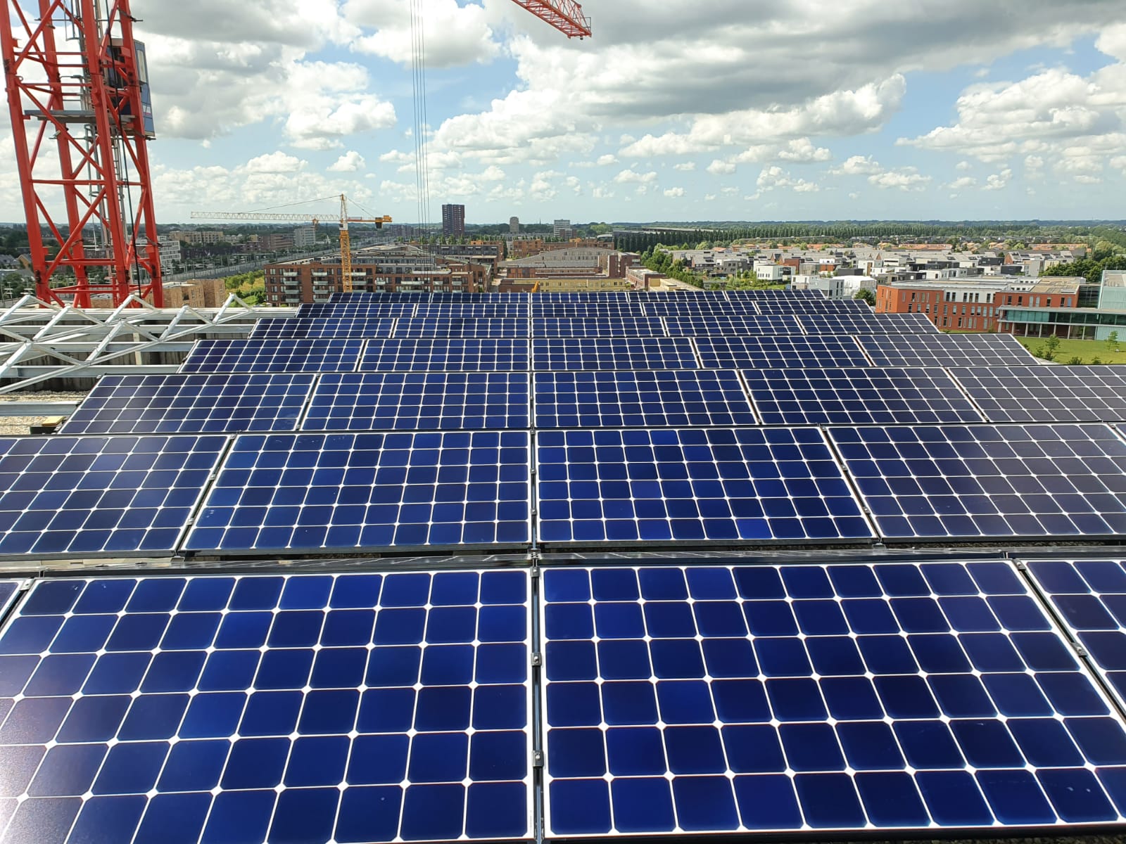 Zonnepanelen plaatsen door SunisNRG